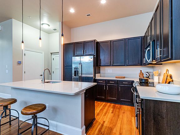 3rd image of 2525 College St APT 1101