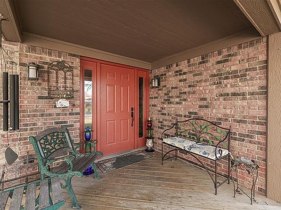 5th image of 988 Wood Creek Pl