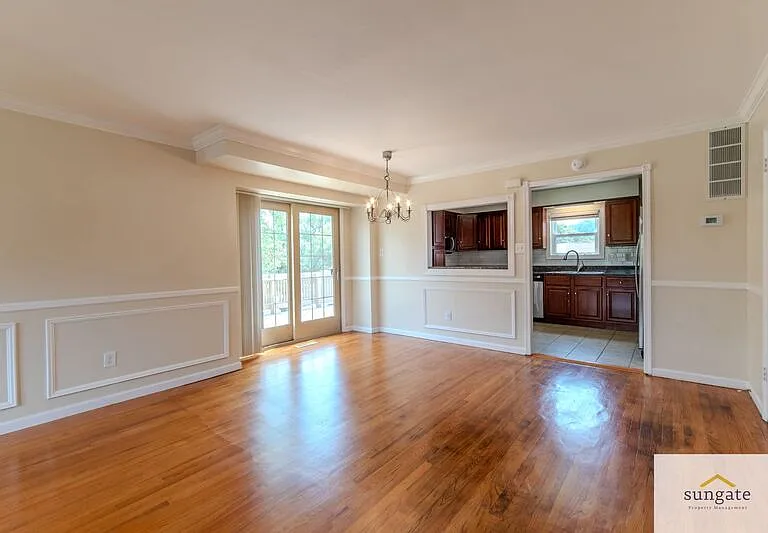 945 Stormont Cir — Photo 2