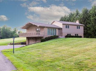 2389 Wharrey Dr, Sewickley, PA 15143