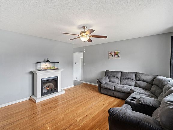 5th image of 415 Helton Dr
