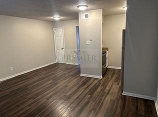 6055 Barton Dr Shawnee, KS 66203 -60 West Apartments -1B 1B Apartment- Rent $875, Shawnee, KS 66203