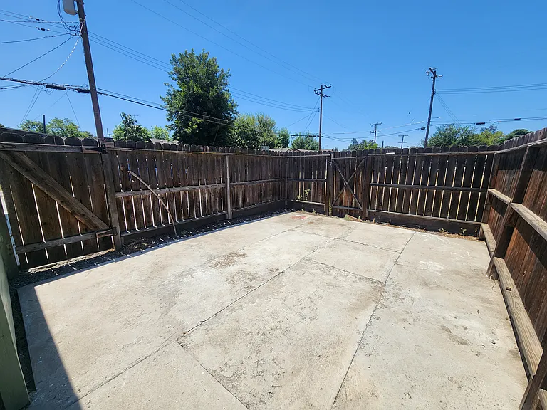 211 N Park St — Photo 21