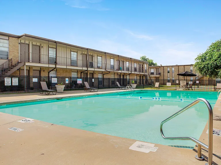 Bear Creek Apartments — Photo 26