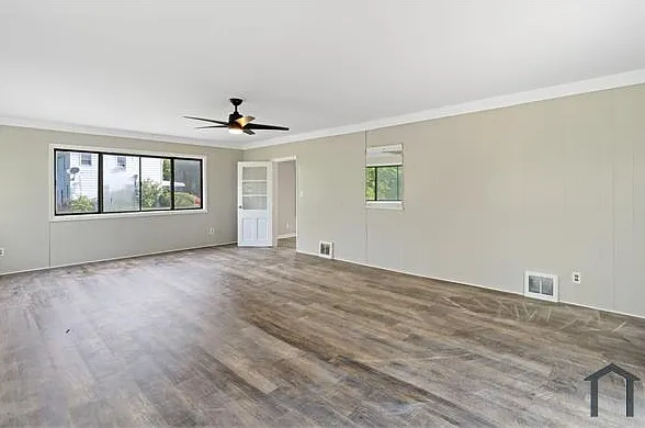 1114 Roslyn Ave — Photo 7