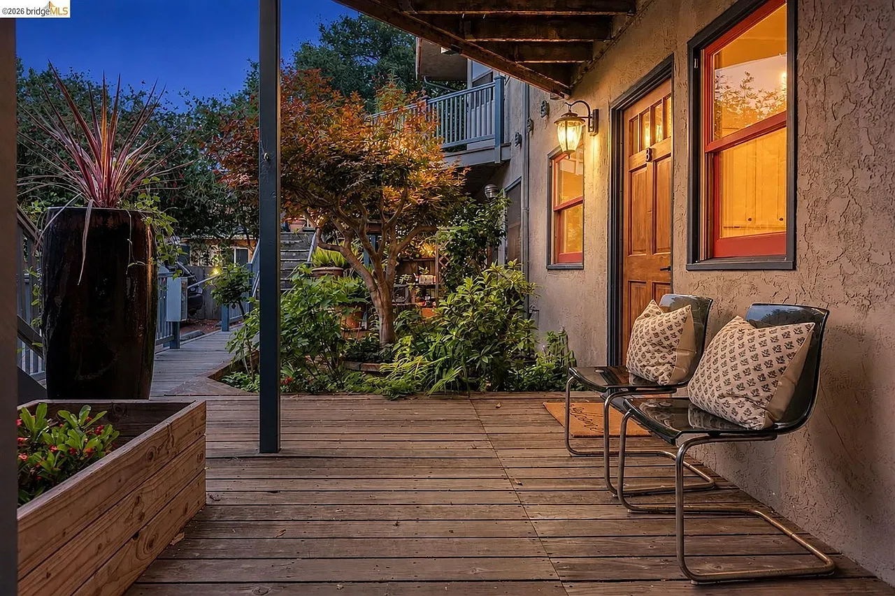 2 bed, 630 sqft, $3,100 — Photo 2