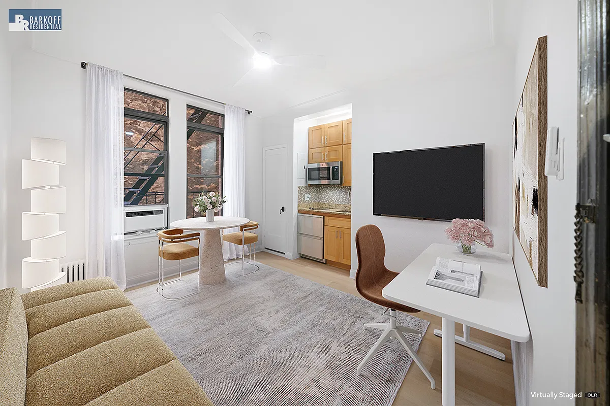 105 East 15th Street — Photo 1