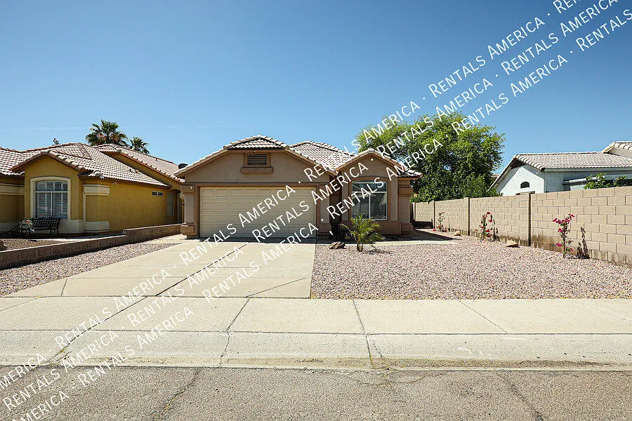 Beautiful 2 bedroom w/Den home, No HOA! in Peoria! — Photo 4