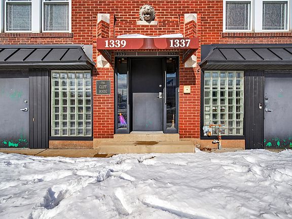3rd image of 1339 S Vandeventer Ave #1