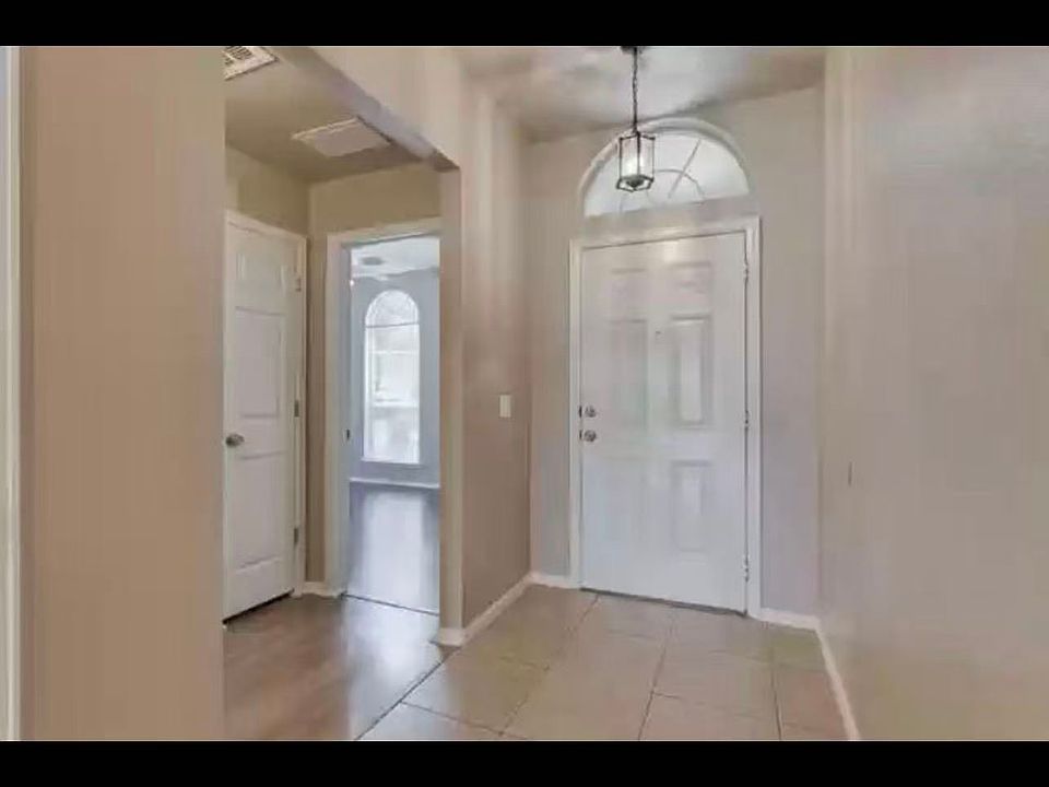 1st image of 10428 Jaybird Dr