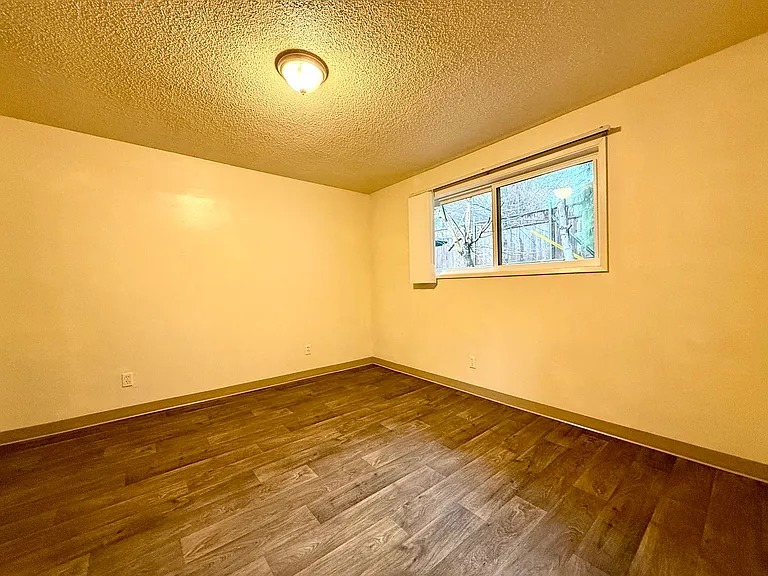 0138-01 Reed Apartments — Photo 10