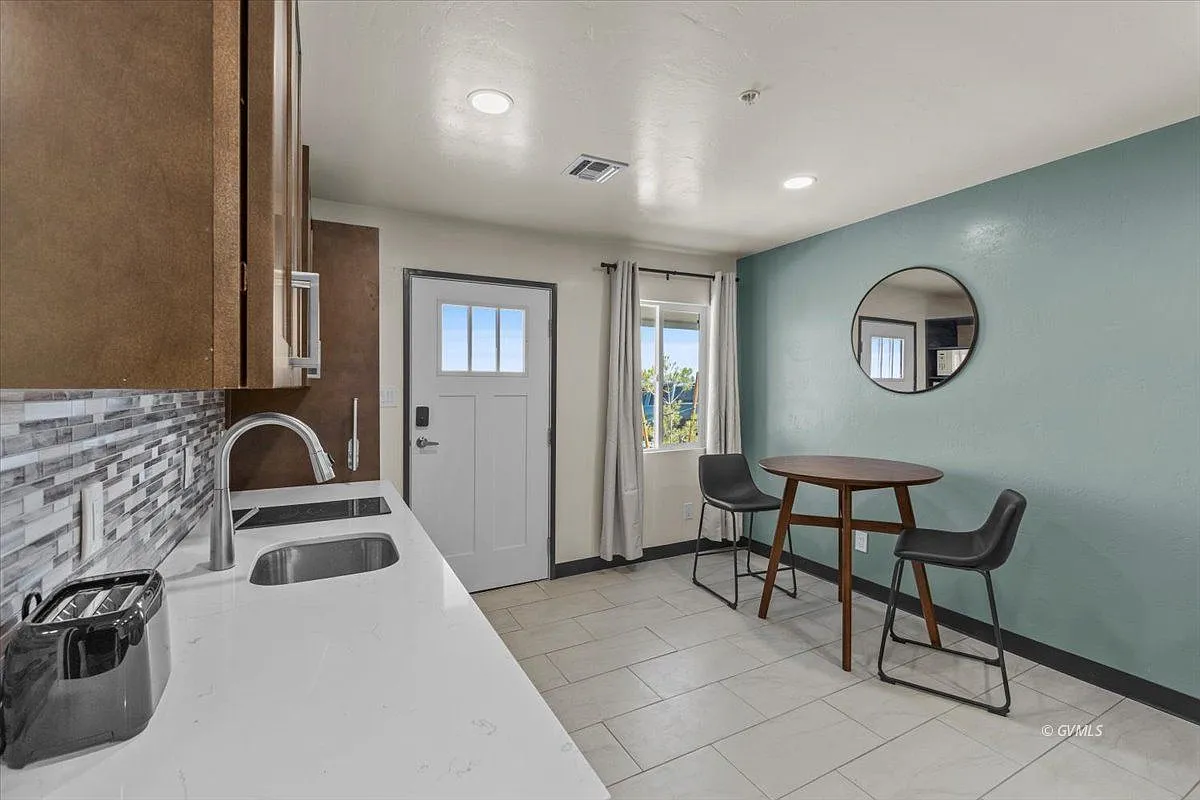 Studio, 1.0 bath, 350 sqft, $1,350 — Photo 4