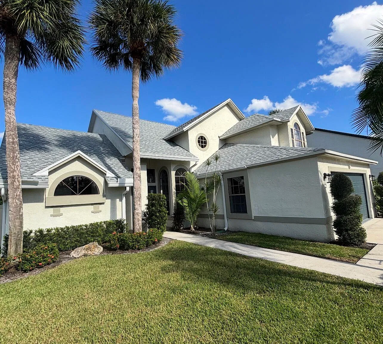 3 bed, 2.5 bath, 1948 sqft, $7,900 — Photo 2