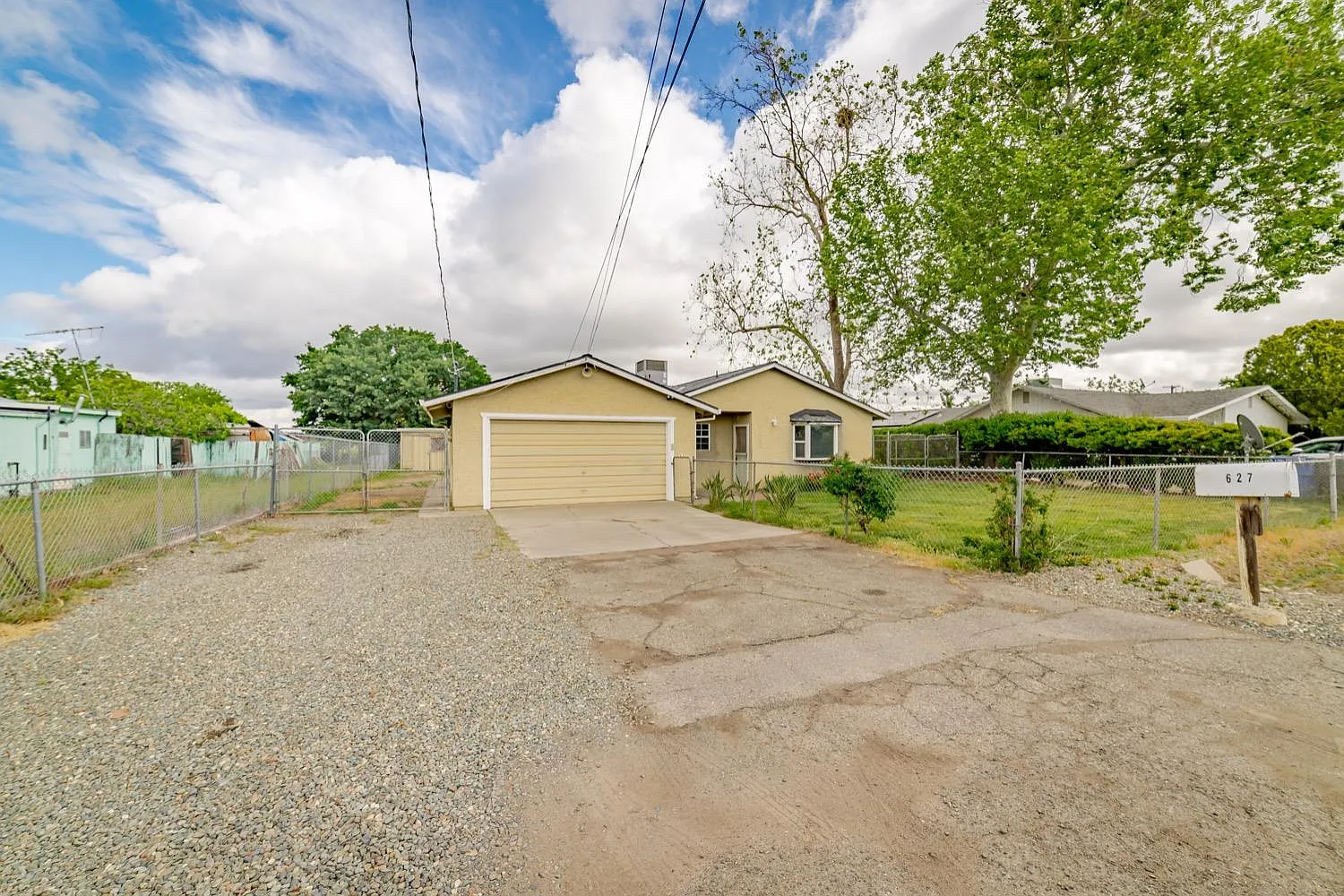 627 Claire Ave photo 1