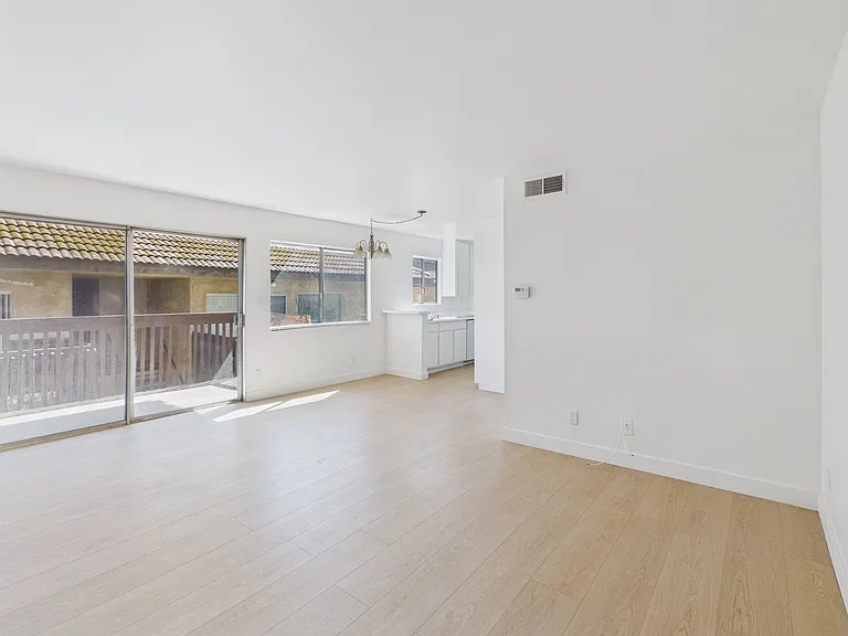 La Cresta Apartments — Photo 40