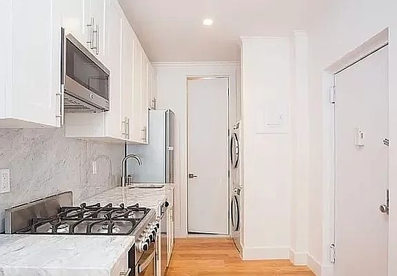 3rd image of 457 15th St APT 2A