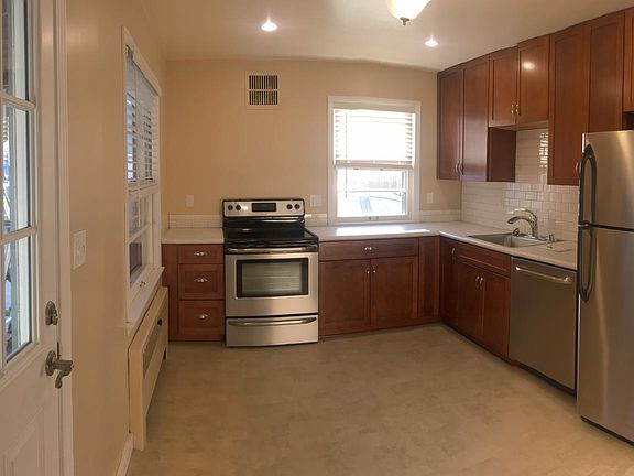 5th image of 2154 Ludington Ave