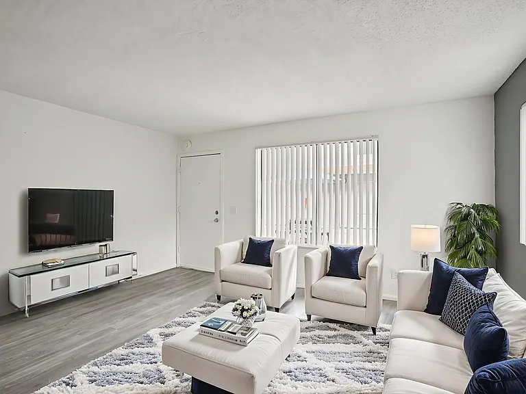 Lemon Grove Apartments — Photo 12