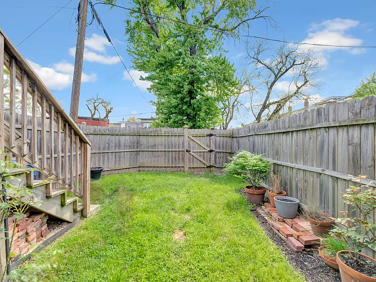 613 Girard St NE — Photo 27