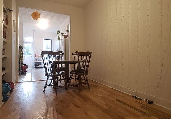 3rd image of 258 Irving Ave #1R