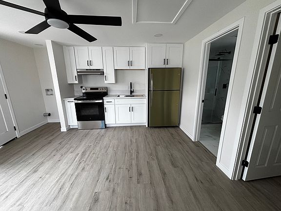 5th image of 4302 Laurel St