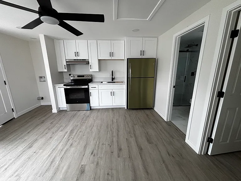 4302 Laurel St — Photo 5
