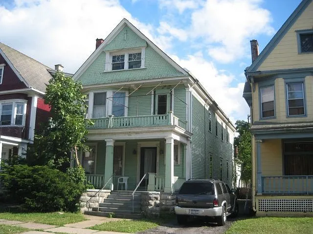 535 E Utica St photo 1