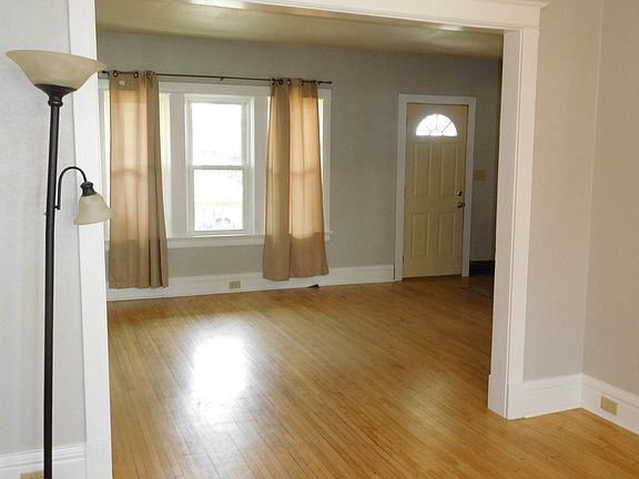 5th image of 1007 N 14th Ave E
