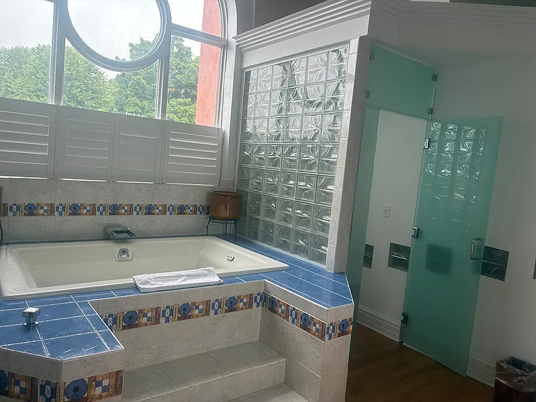75-77 Woodlawn Ave #1 — Photo 12