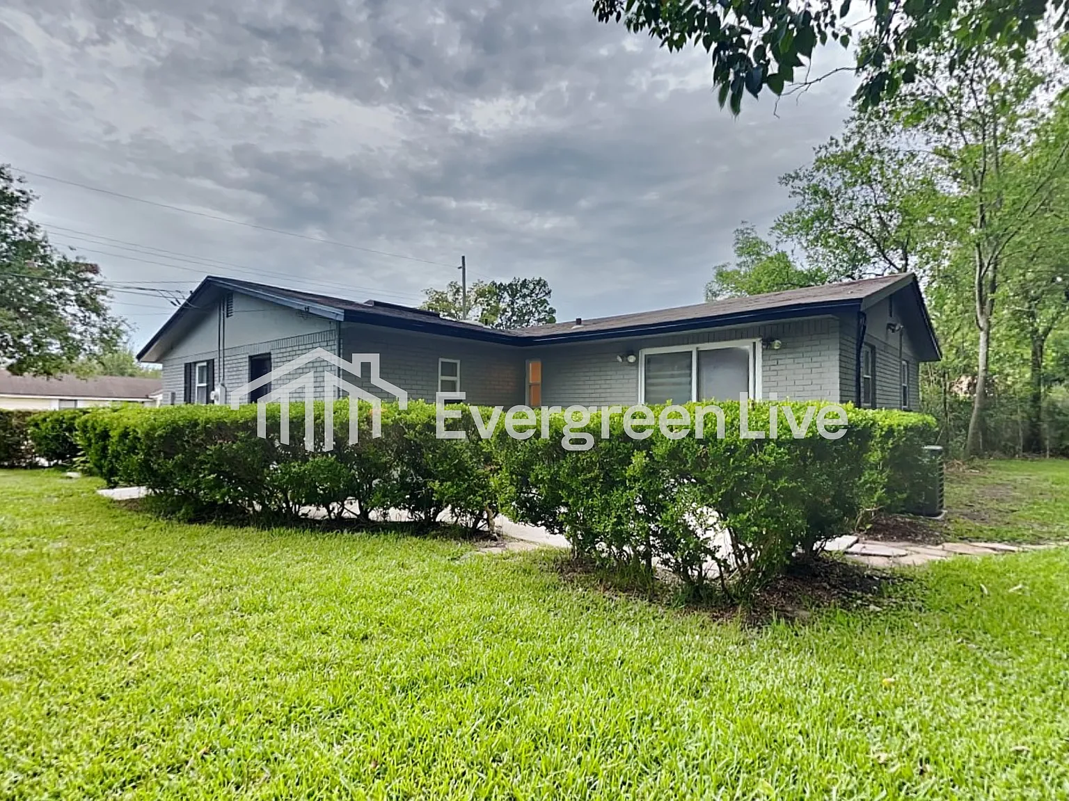 3 bed, 2.0 bath, 1368 sqft, $1,545 — Photo 2
