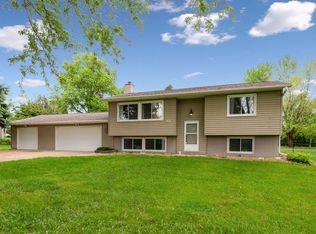 30 Northhaven Dr, Robins, IA 52328