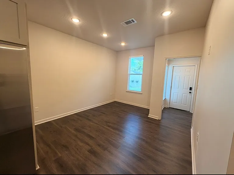 112 Dearborne St #B — Photo 5