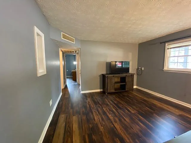 220 Pearson St — Photo 16