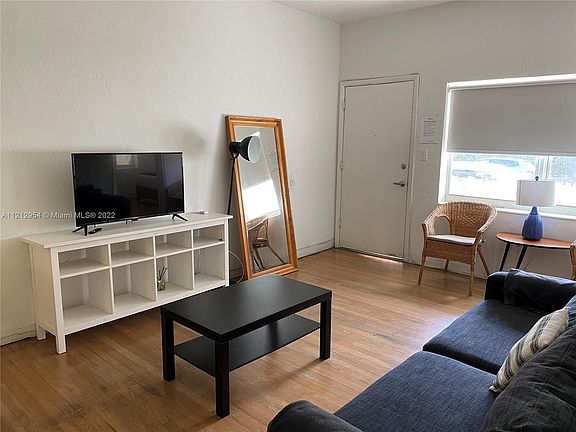 4th image of 1011 9th St #4
