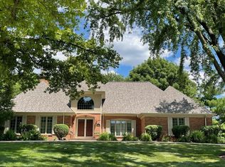 18 Kimberley Cir, Oak Brook, IL
