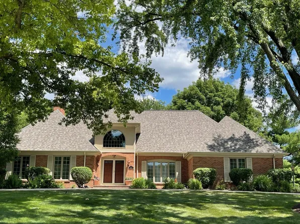 18 Kimberley Cir, Oak Brook, IL 60523