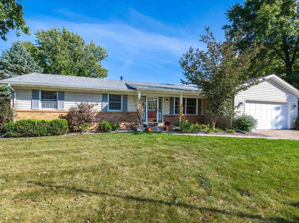 9401 141st St W, Taylor Ridge, IL 61284