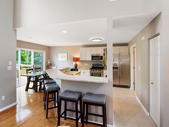 4th image of 1028 Woodland Way