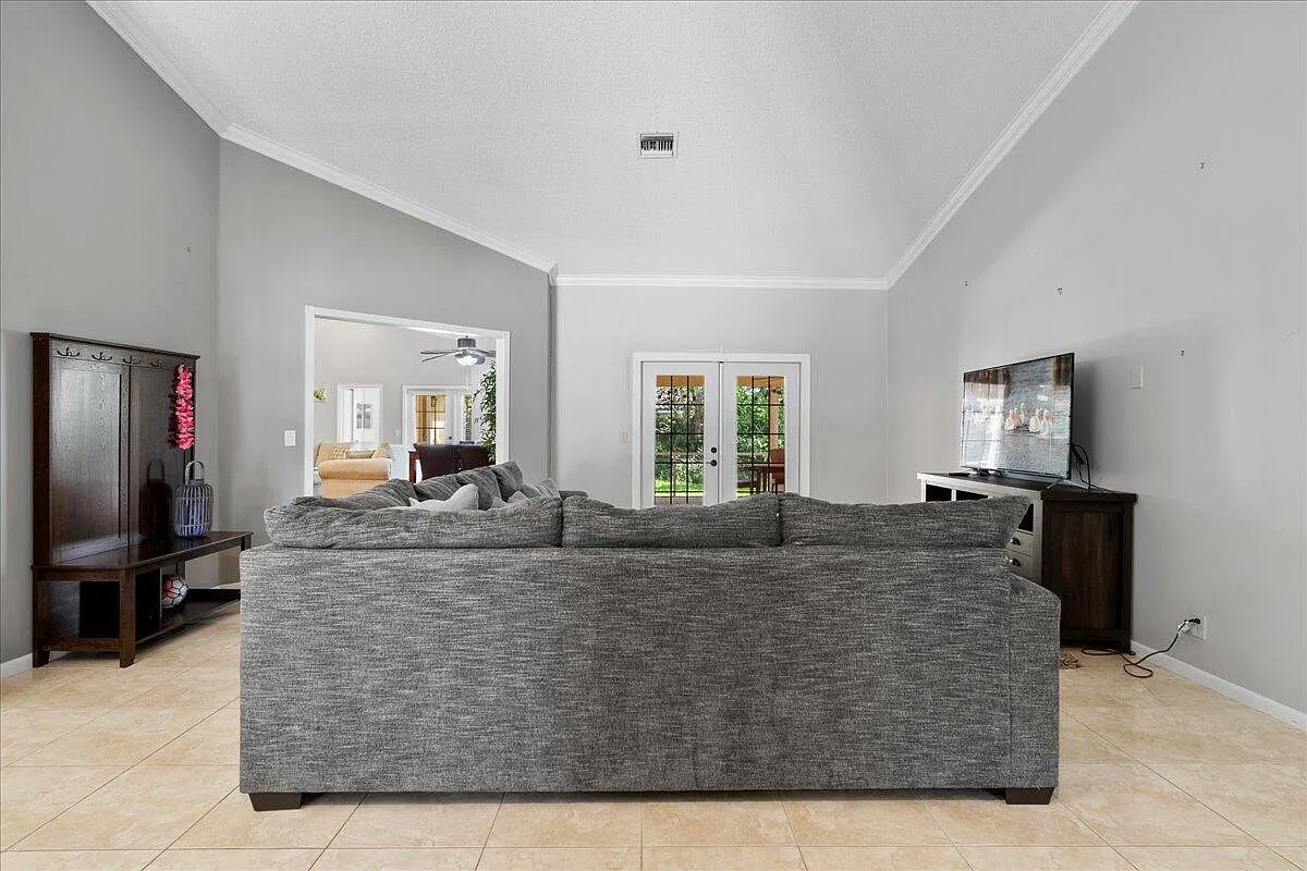 5 bed, 3.5 bath, 2821 sqft, $6,500 — Photo 3