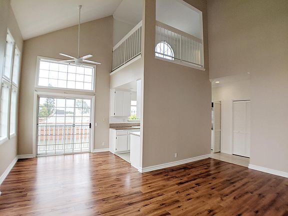 4th image of 1315 S Carmelina Ave APT 201