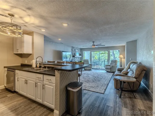 98 Jonathans Landing Dr #1A, Lake Ozark, MO 65049