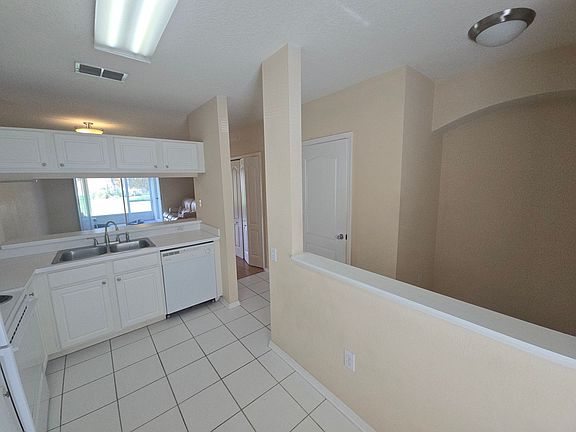 5th image of 1230 Throckmorton Dr