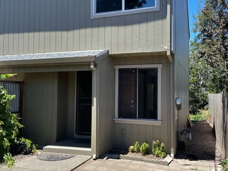 235 W 6th Street — Photo 18