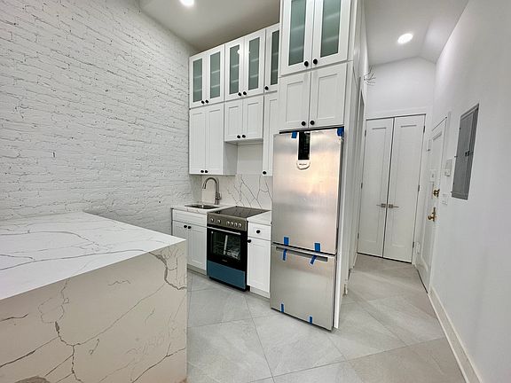 3rd image of 268 W 77th St APT 5