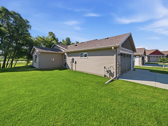 3rd image of 148 Highland Cir