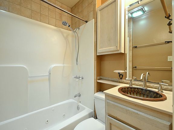 4th image of 1 Skyview Pl