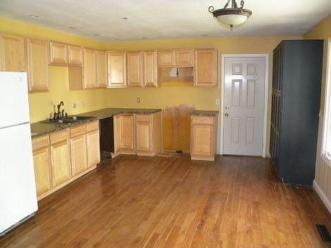 2nd image of 1004 26th St