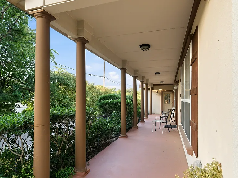 2720 Oates Dr — Photo 31