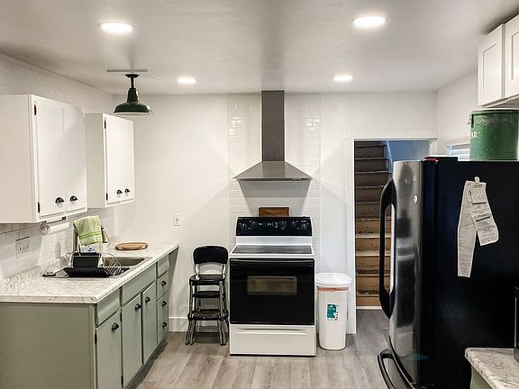 2nd image of 215 Center St