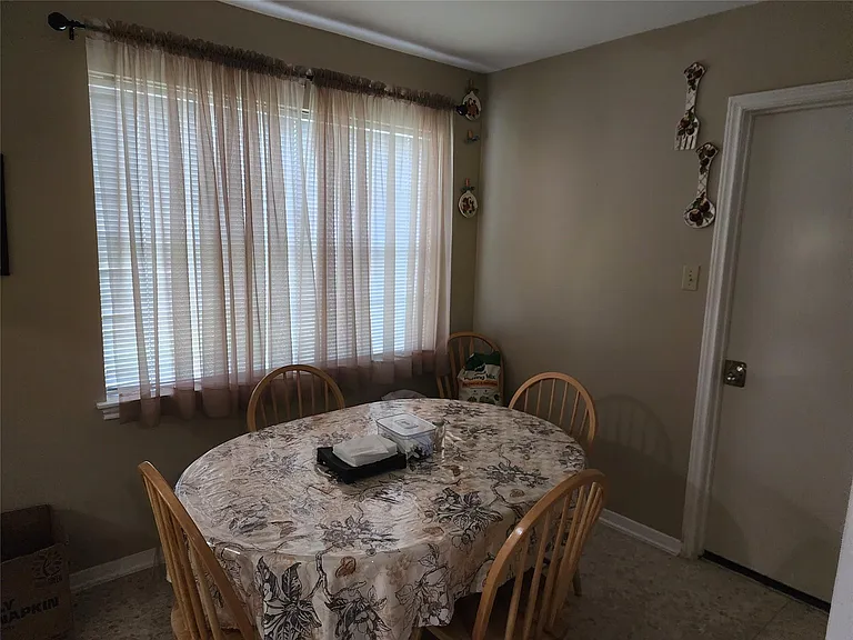 7903 Sharpview Dr — Photo 7